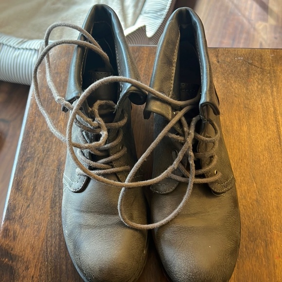 booties - Picture 1 of 3